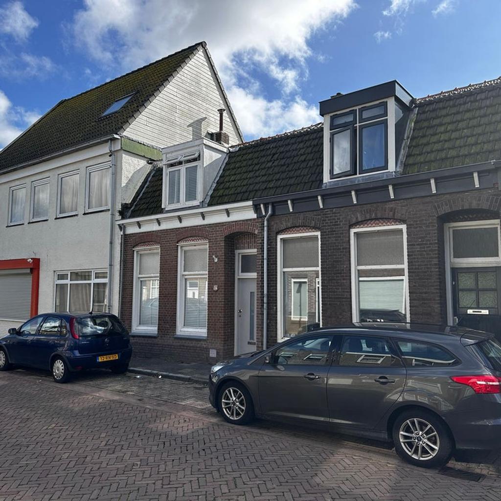 Four-bedroom home in Visbuurt - Image 1