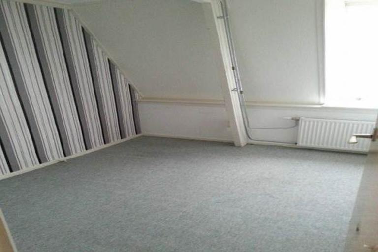 Four-bedroom home in Visbuurt - Image 11