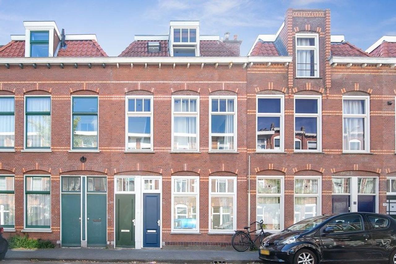 Ground-floor apartment with garden in The Hague - Image 1