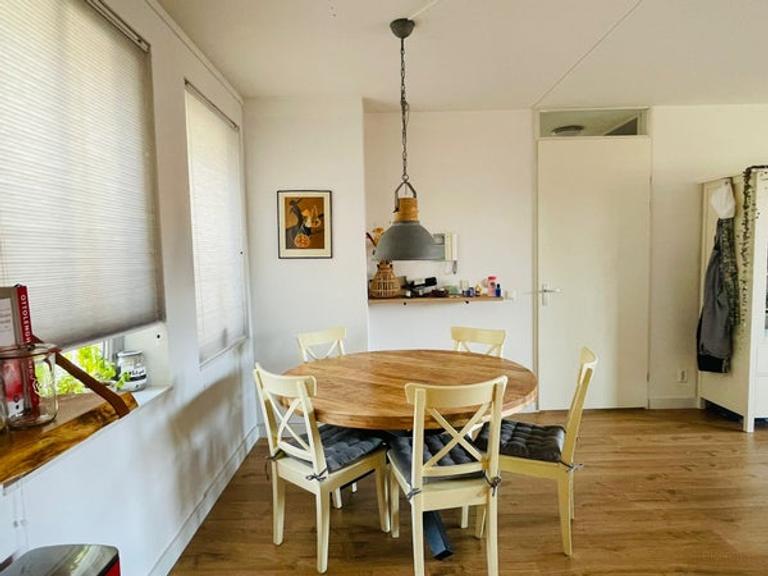 82 m² met balkon en eigen parkeerplaats - Afbeelding 3