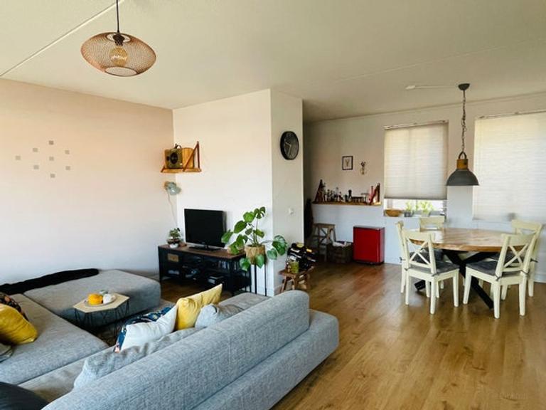 82 m² appartement met balkon en parkeren - Afbeelding 2