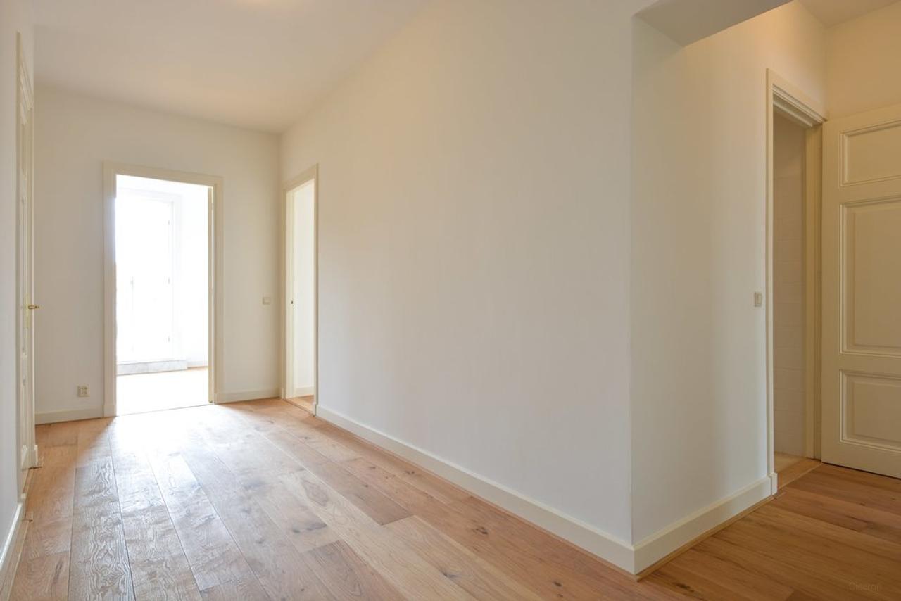20 m² Sun-Facing Balcony in Archipel - Image 3