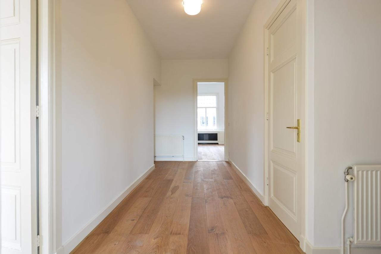 20 m² Sun-Facing Balcony in Archipel - Image 14