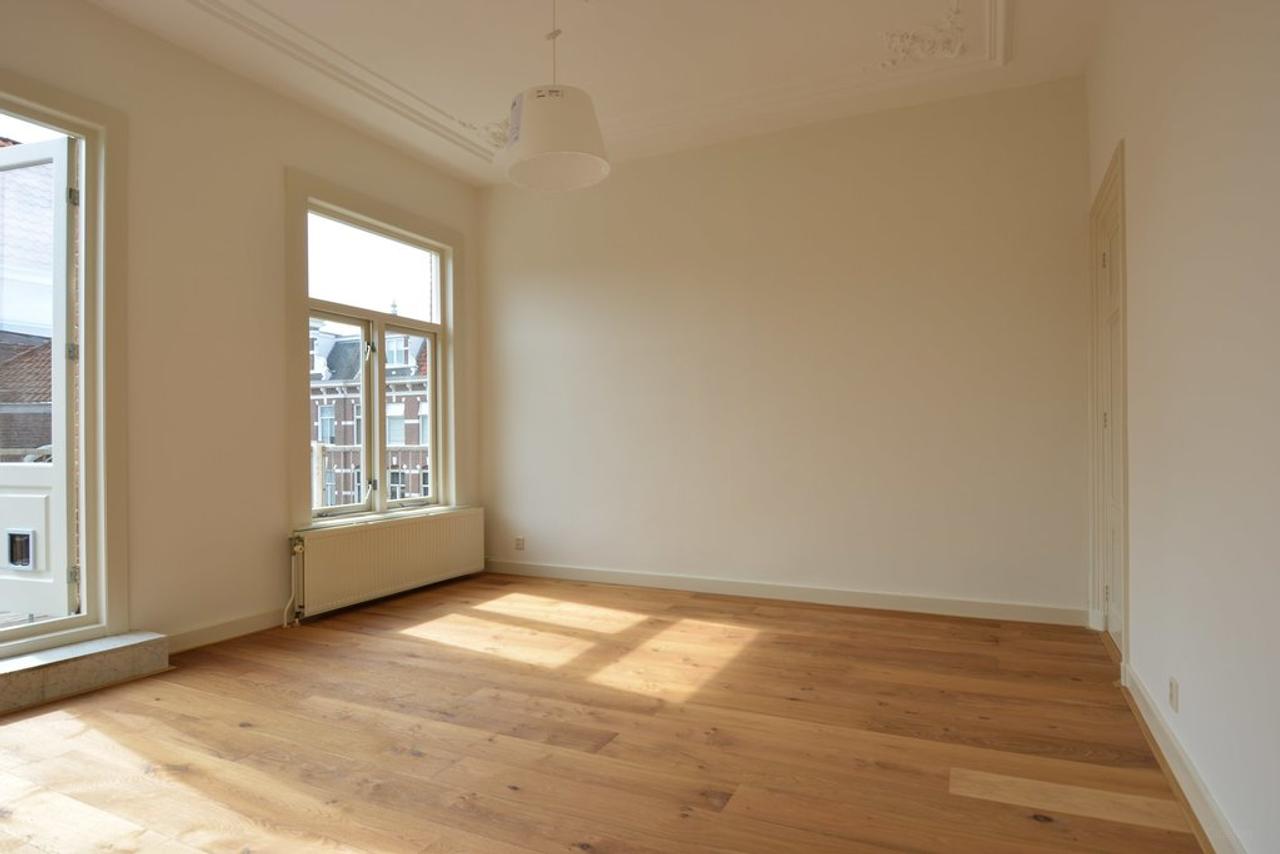 20 m² Sun-Facing Balcony in Archipel - Image 16
