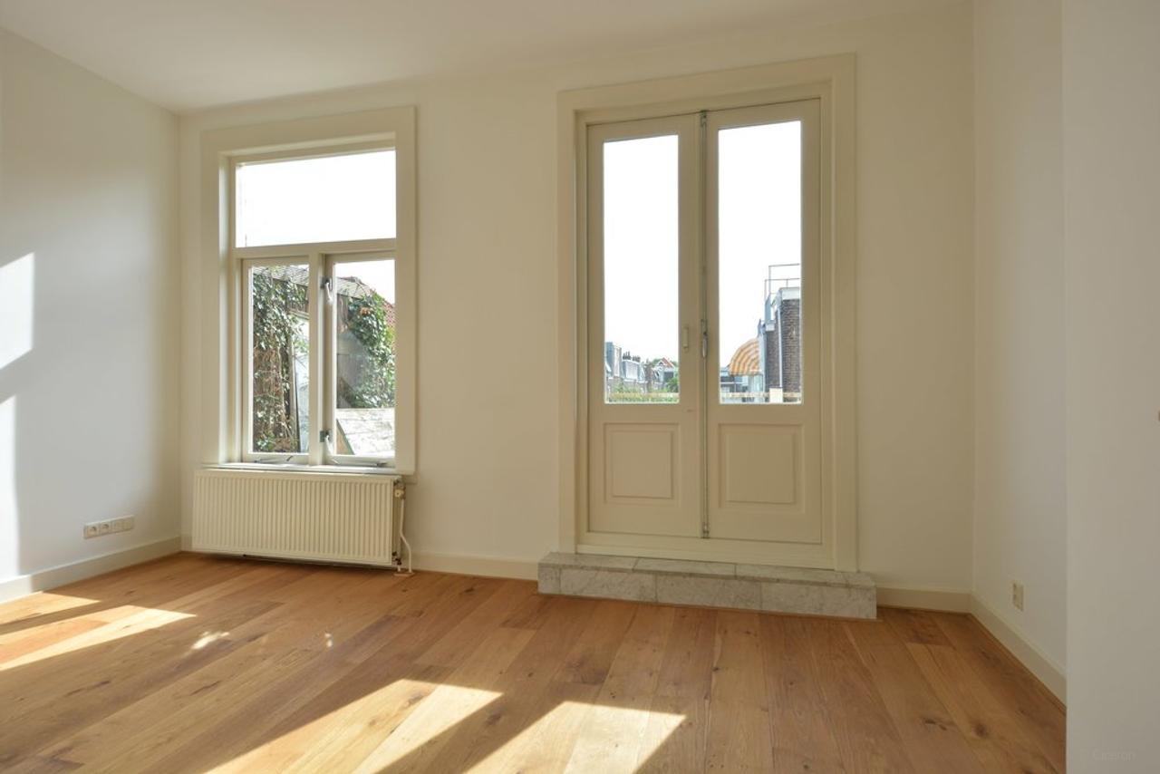 20 m² Sun-Facing Balcony in Archipel - Image 20