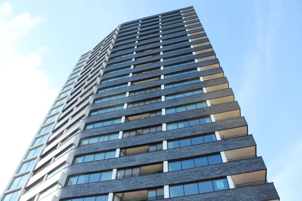 88 m² wonen met balkon op de 17e verdieping - Afbeelding 1
