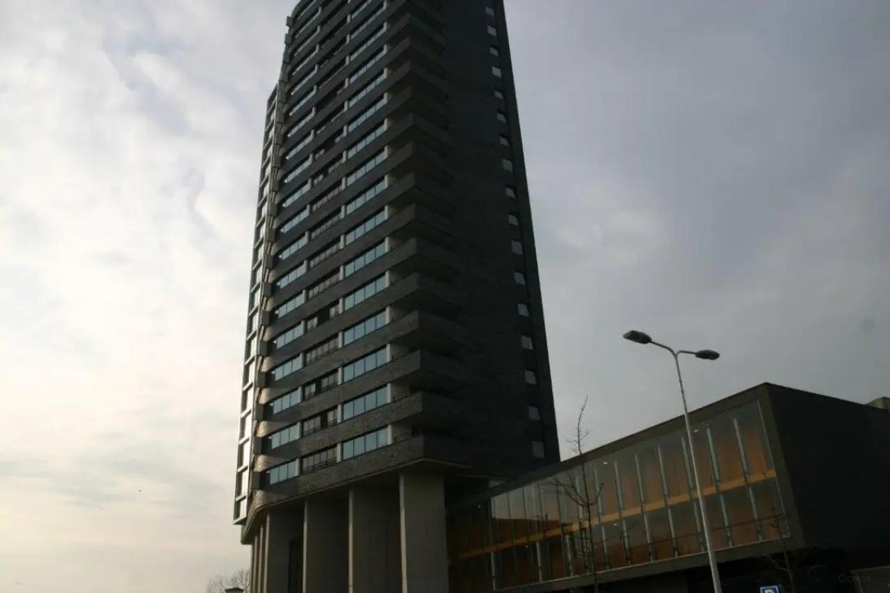 88 m² wonen met balkon op de 17e verdieping - Afbeelding 2