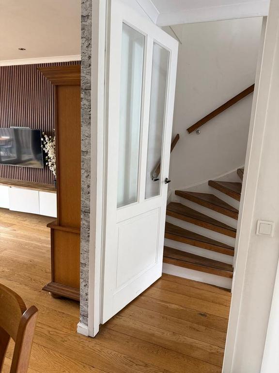 Furnished family home with 4 bedrooms - Image 4