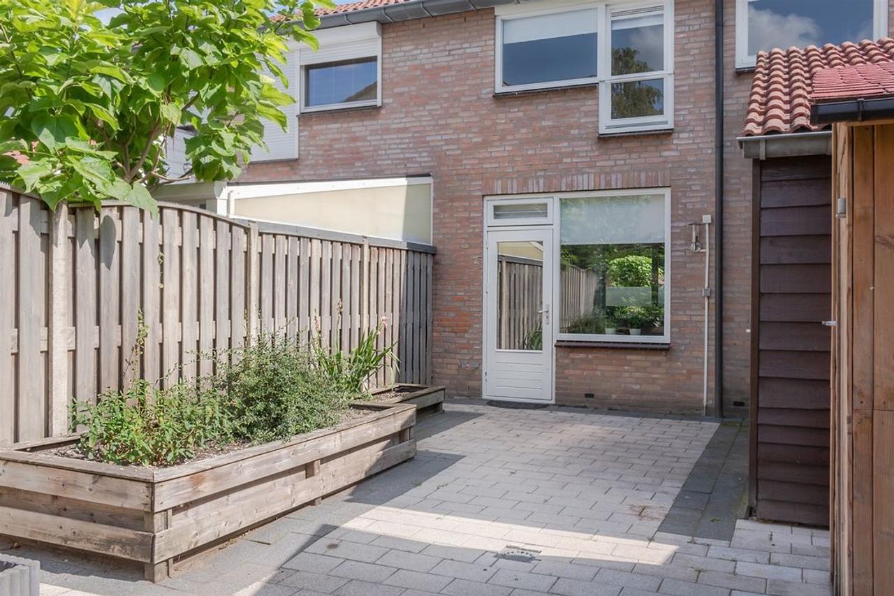 Rustig wonen met carport en drie slaapkamers - Afbeelding 17