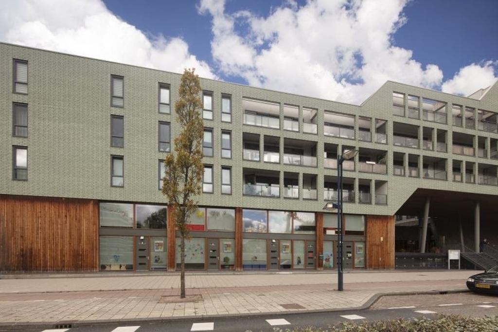 90 m² wonen met balkon in Osdorp - Afbeelding 1