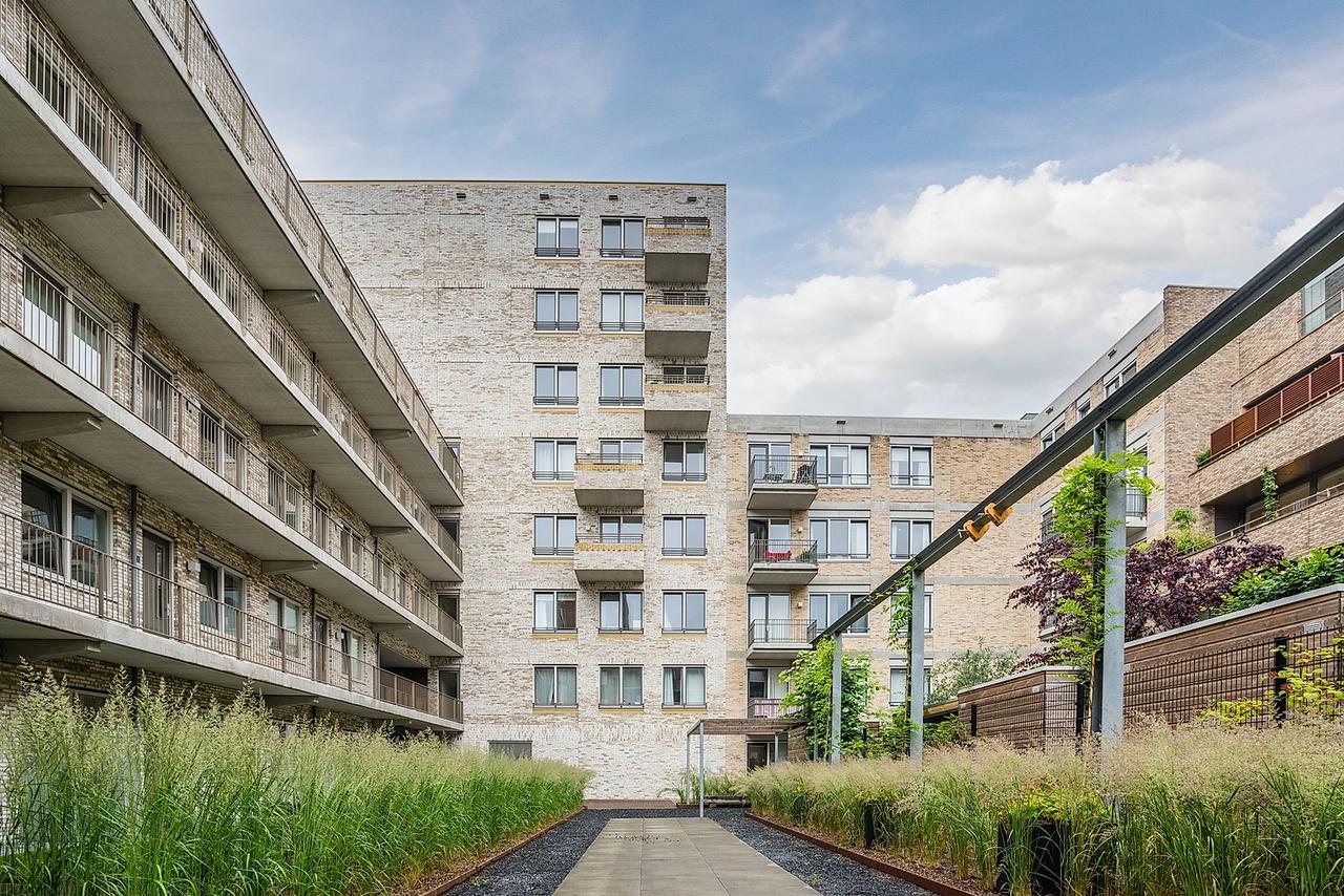 76 m² and Two Bedrooms in Amsterdam South - Image 2