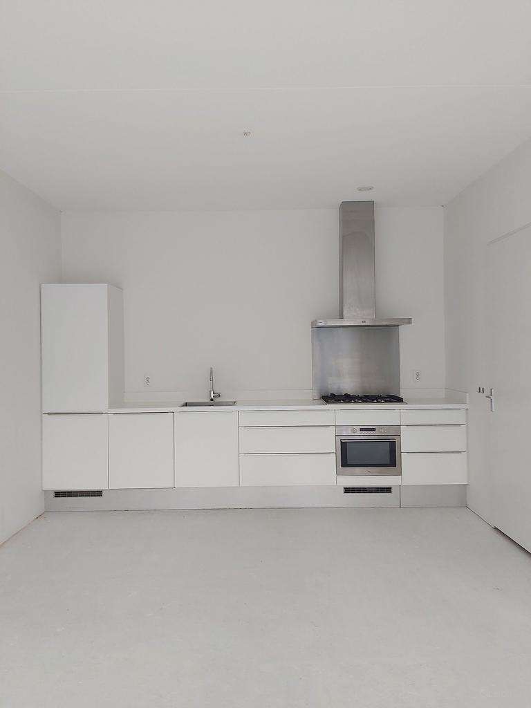 76 m² and Two Bedrooms in Amsterdam South - Image 3