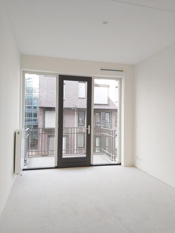76 m² and Two Bedrooms in Amsterdam South - Image 4