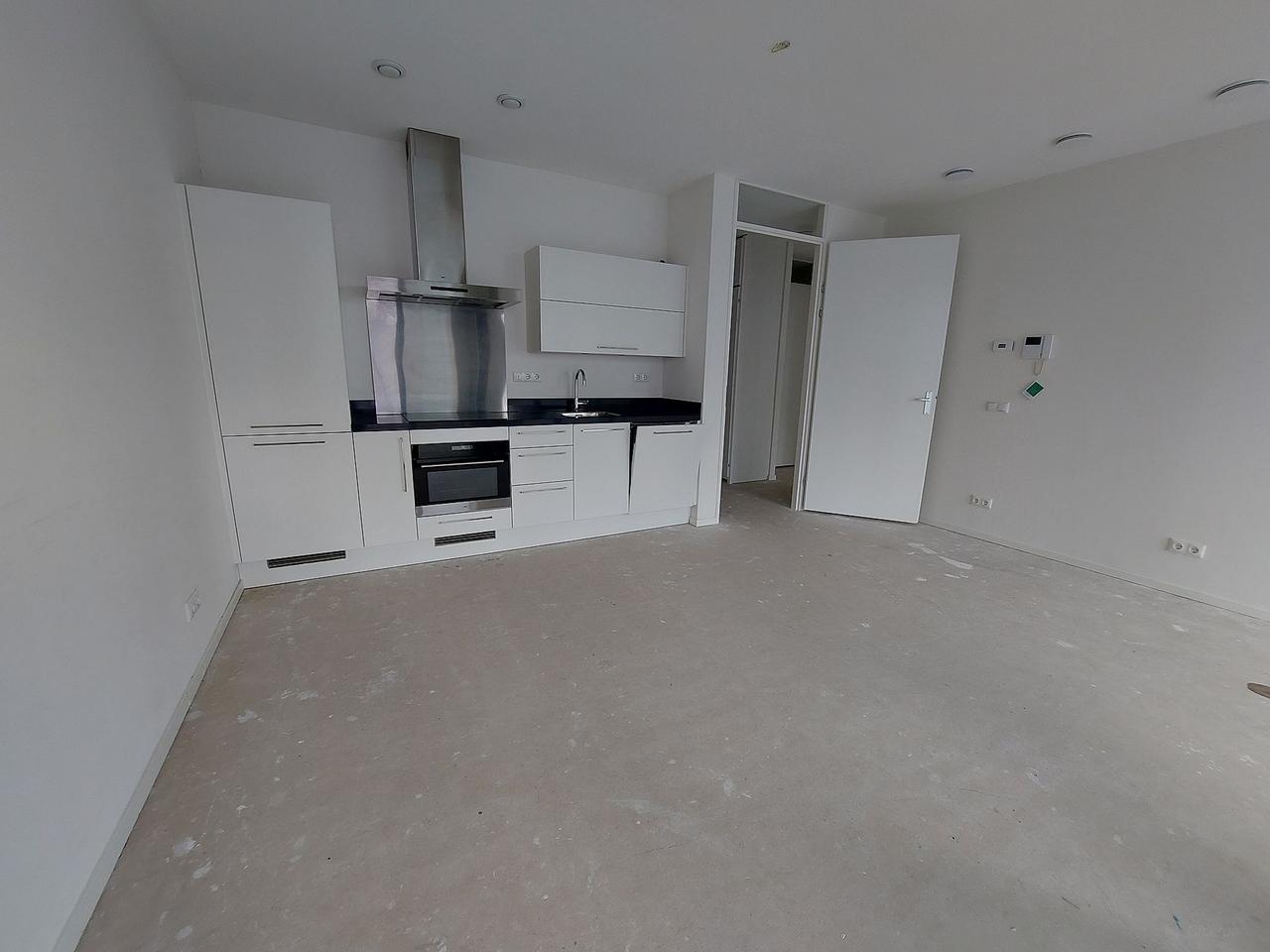 Bright 1-Bedroom Apartment with a View - Image 3