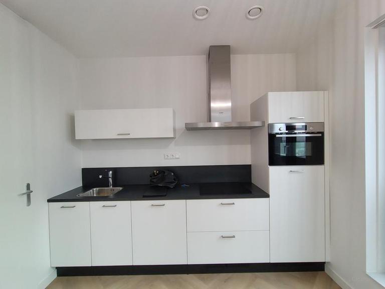 Licht appartement met loggia in Hyde Park - Afbeelding 4