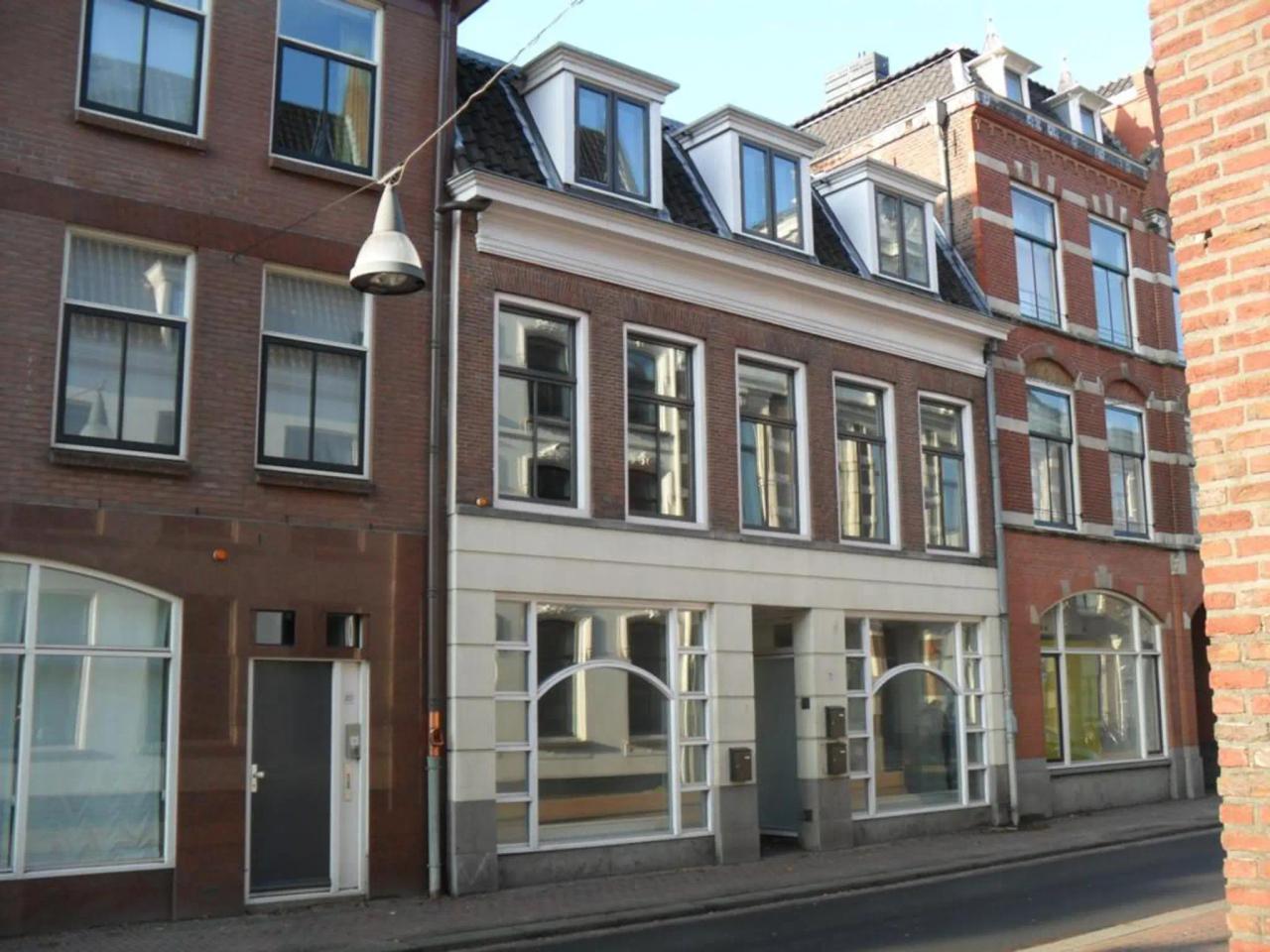Studentenkamer van 15 m² in centrum Zeist - Afbeelding 1