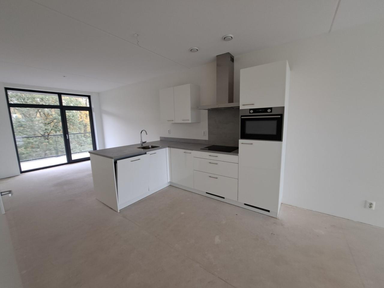 89 m² of Living Space with Balcony in Schiebroek - Image 6