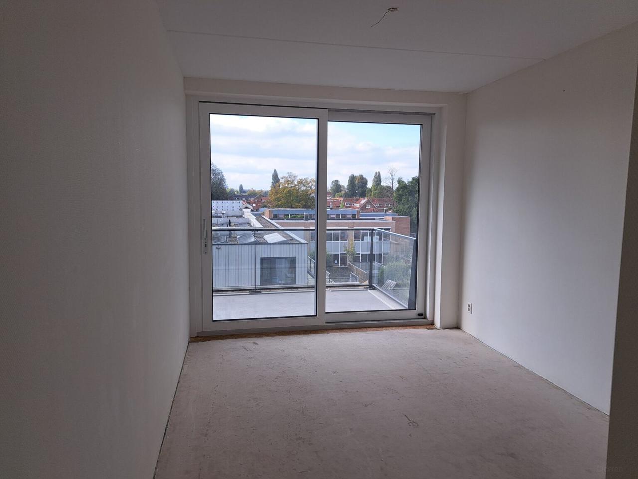 89 m² of Living Space with Balcony in Schiebroek - Image 8