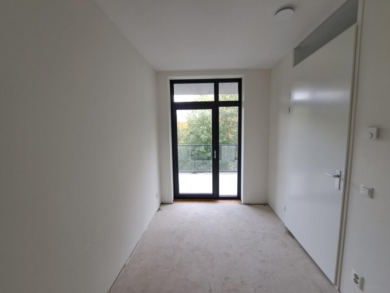89 m² of Living Space with Balcony in Schiebroek - Image 10