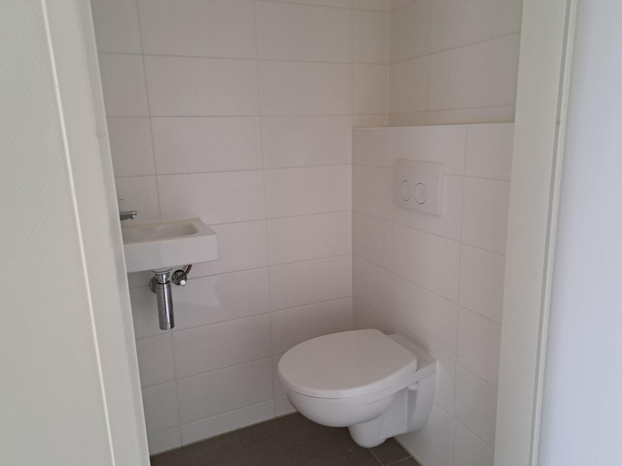 89 m² of Living Space with Balcony in Schiebroek - Image 12