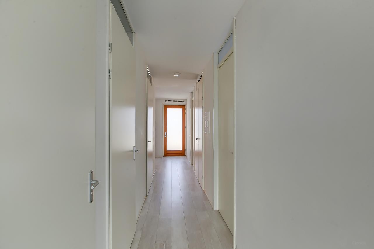 92 m² of living space with balcony on IJburg - Image 2
