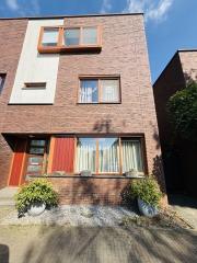 Five Bedrooms and Sunny Garden in Grasrijk - Image 2