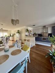 Five Bedrooms and Sunny Garden in Grasrijk - Image 8