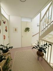 Five Bedrooms and Sunny Garden in Grasrijk - Image 13