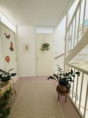 Five Bedrooms and Sunny Garden in Grasrijk - Image 14