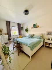 Five Bedrooms and Sunny Garden in Grasrijk - Image 17