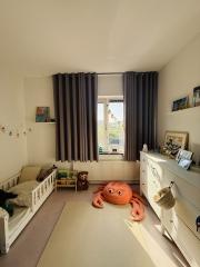 Five Bedrooms and Sunny Garden in Grasrijk - Image 20