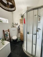 Five Bedrooms and Sunny Garden in Grasrijk - Image 23