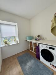 Five Bedrooms and Sunny Garden in Grasrijk - Image 35