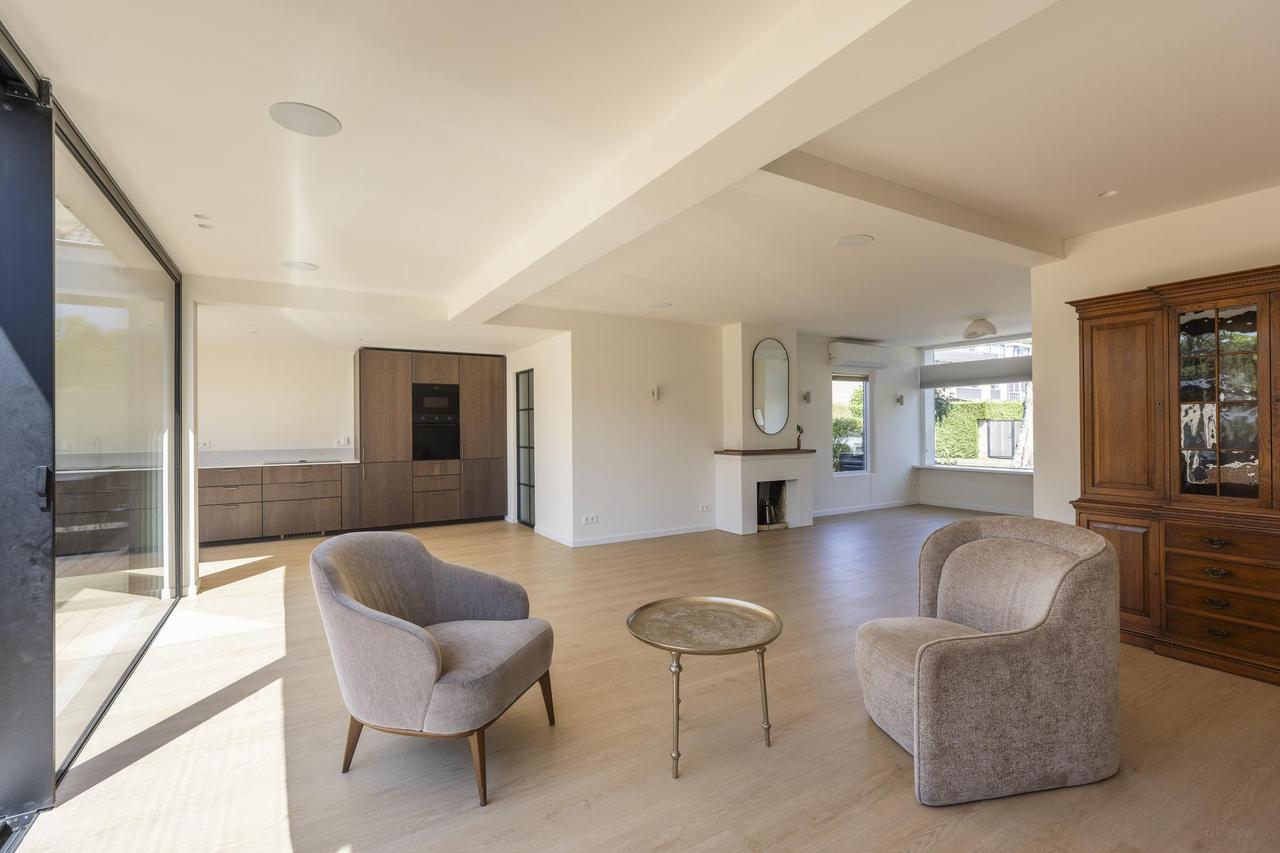 Gas-free end-of-terrace house with 5 bedrooms - Image 2