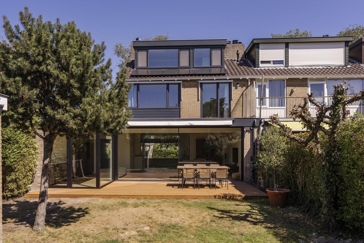 Gas-free end-of-terrace house with 5 bedrooms - Image 5