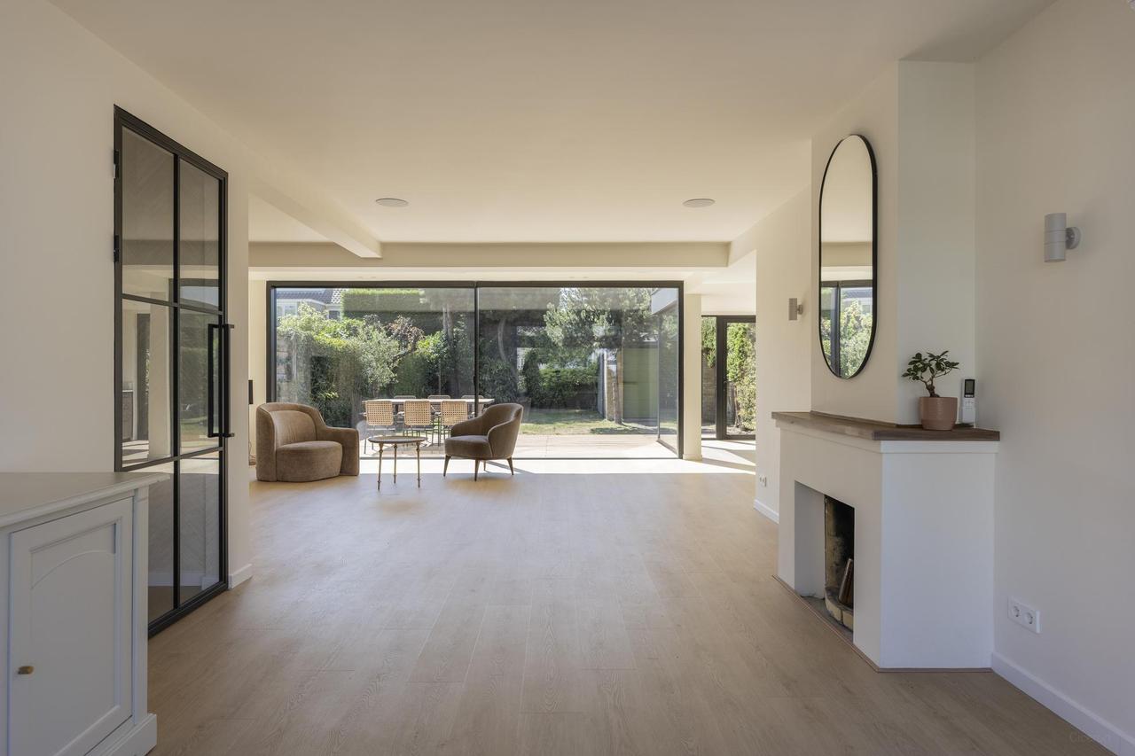 Gas-free end-of-terrace house with 5 bedrooms - Image 8