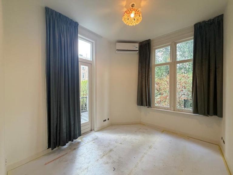 Renovated Apartment with Private Terrace - Image 8