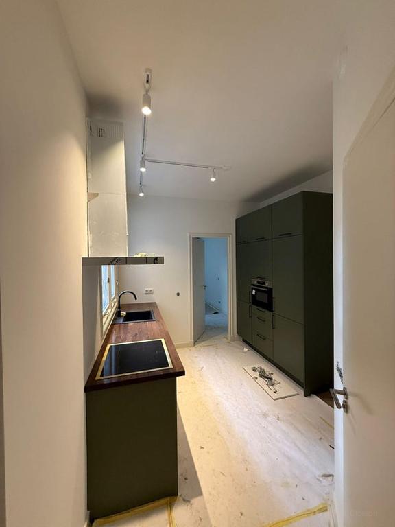 Furnished apartment with terrace on Overtoom - Image 8