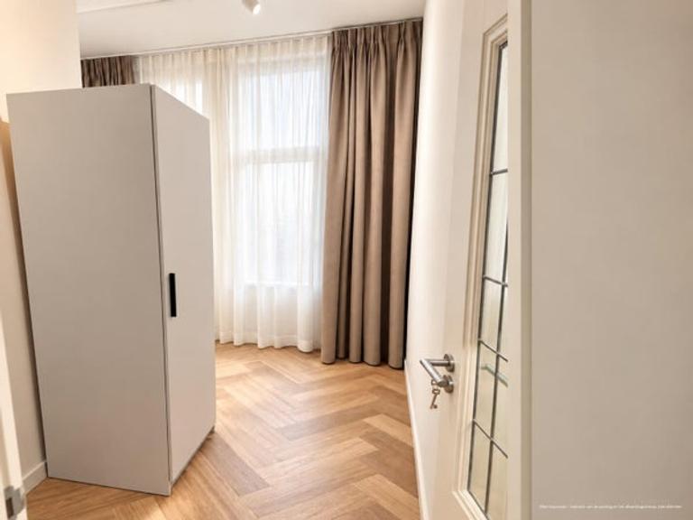 Furnished apartment with terrace on Overtoom - Image 10