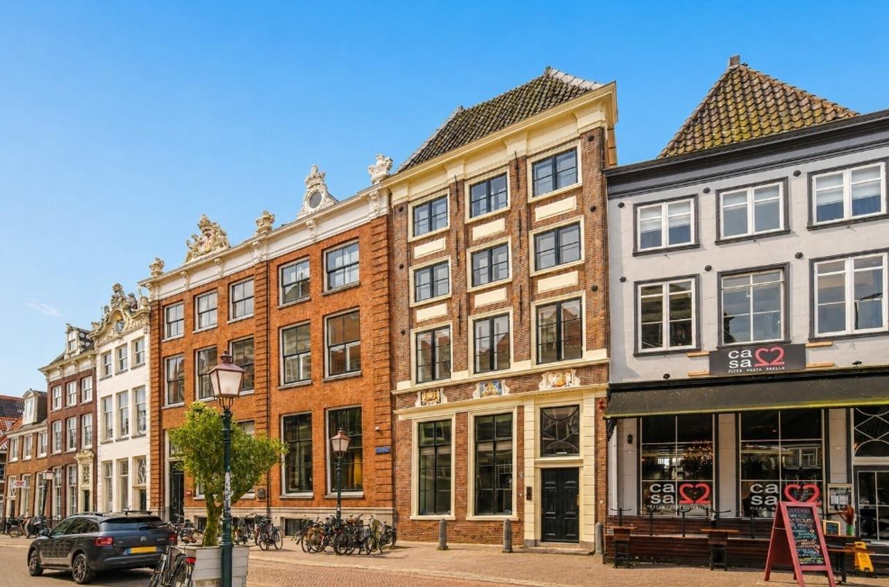 Historic apartment in the heart of Hoorn - Image 1