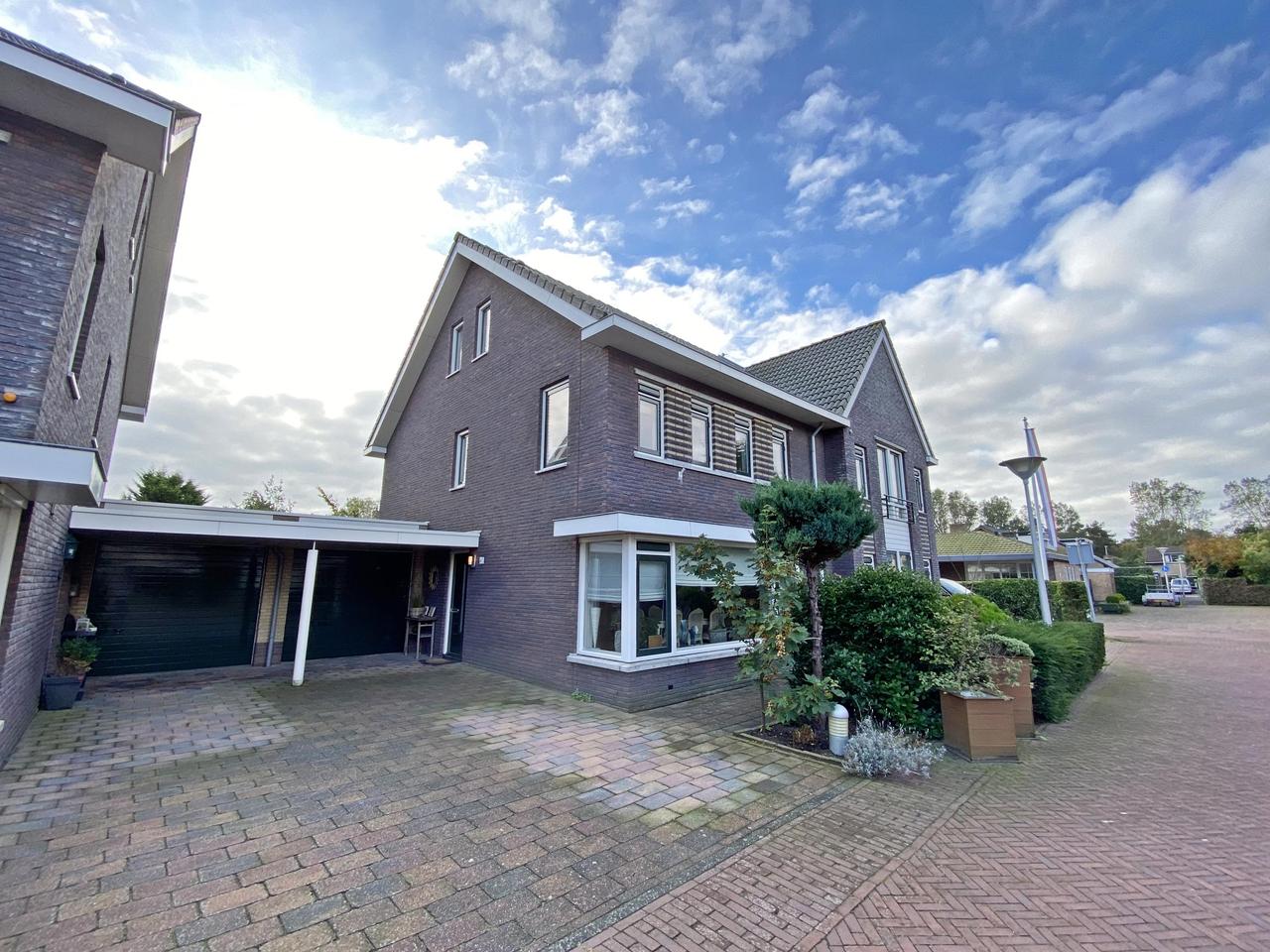 185 m² woonruimte met zonnige tuin en garage - Afbeelding 1