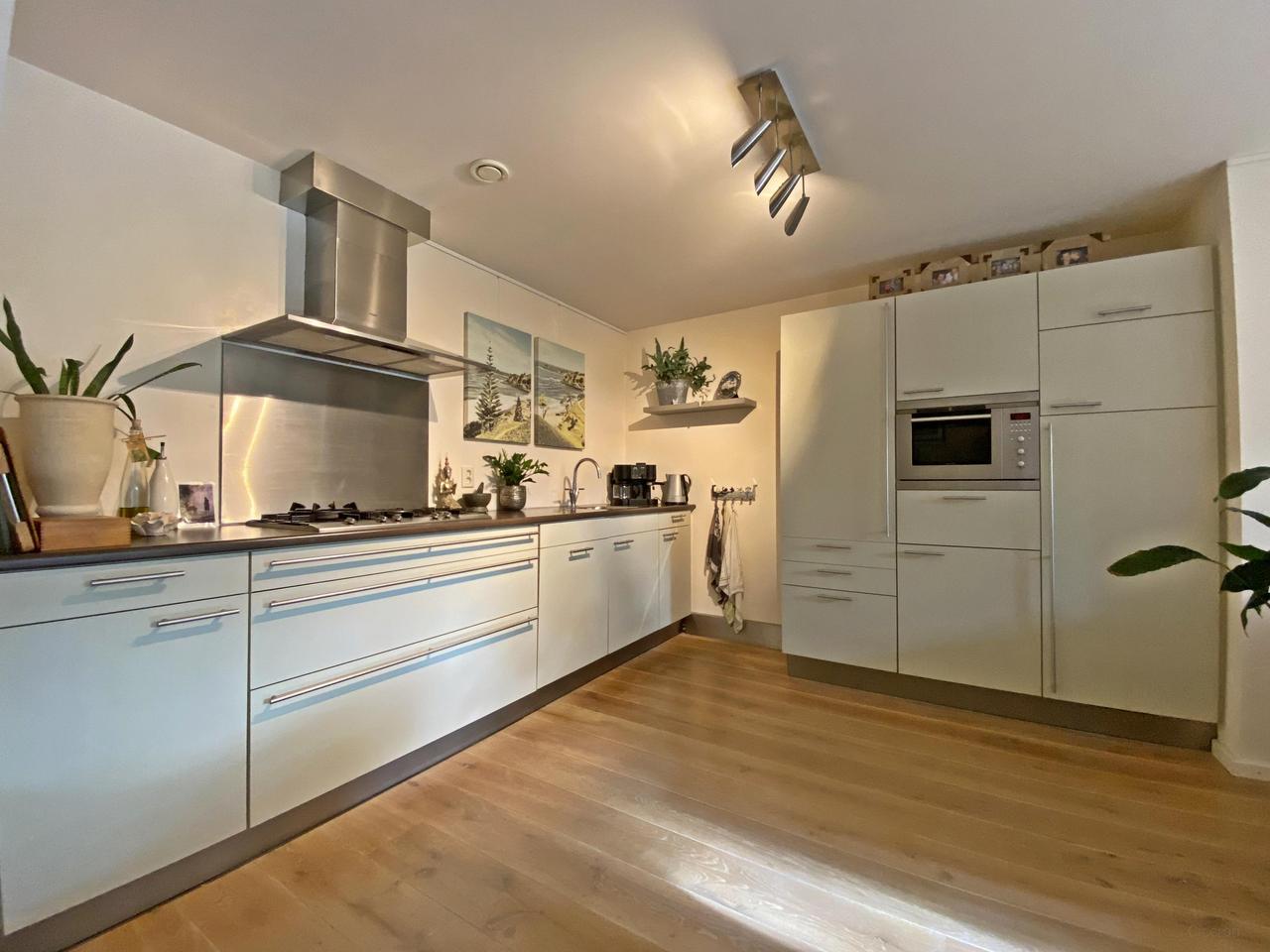 185 m² woonruimte met zonnige tuin en garage - Afbeelding 3