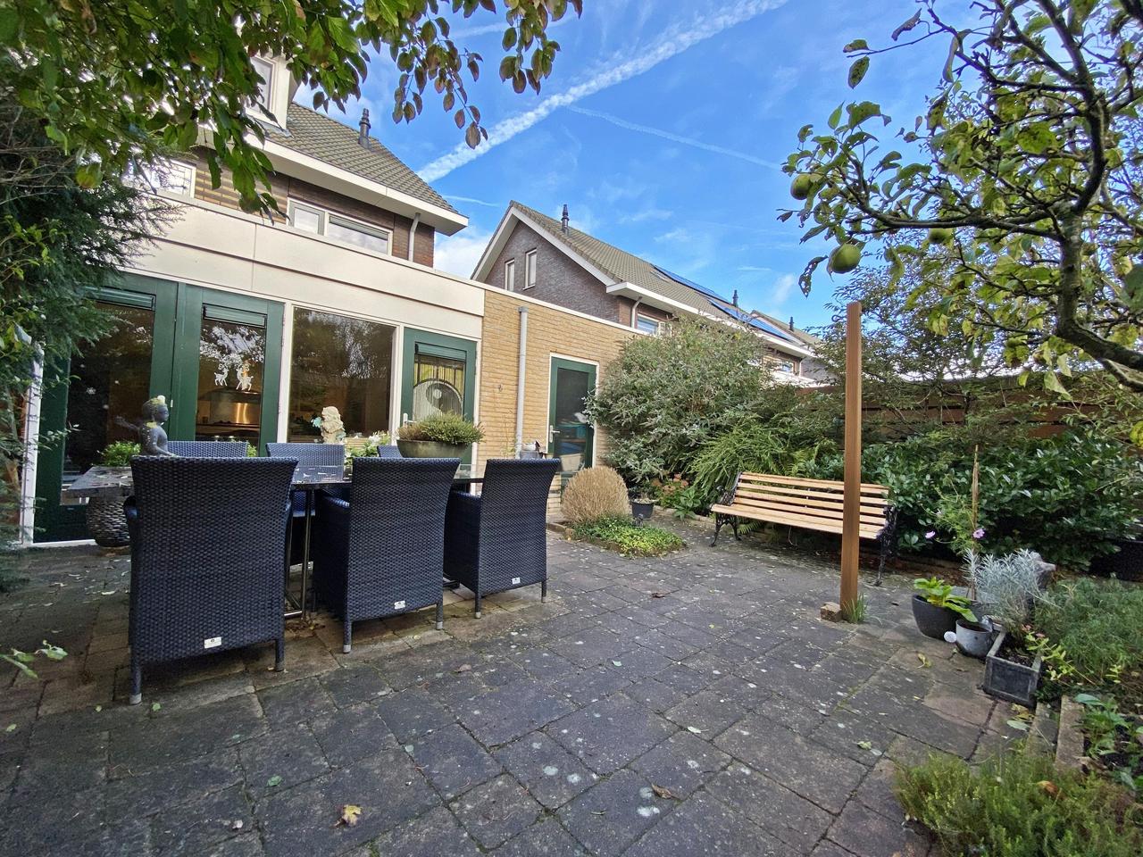 185 m² woonruimte met zonnige tuin en garage - Afbeelding 19