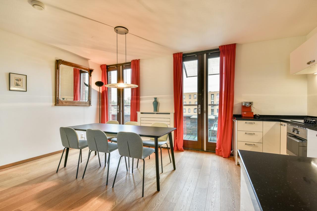 108 m² with balcony on Cruquiuskade - Image 5