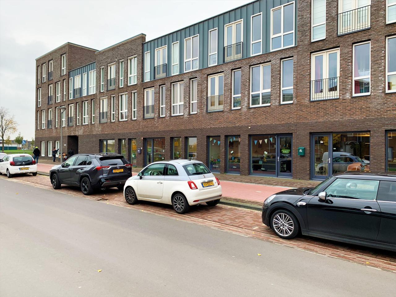Bright 2-Bedroom Apartment with Park Views - Image 2