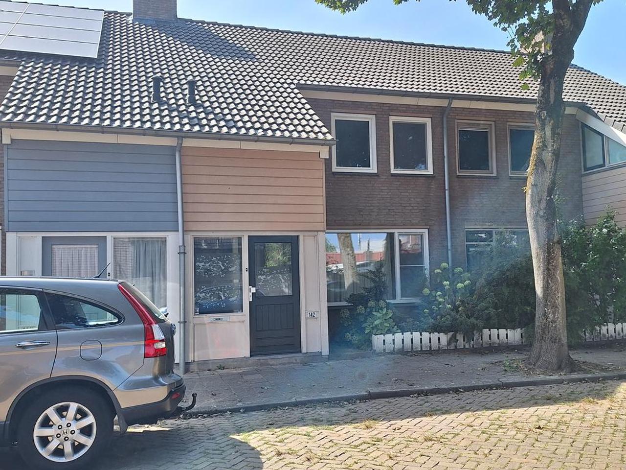 127 m² with garden and solar panels - Image 1