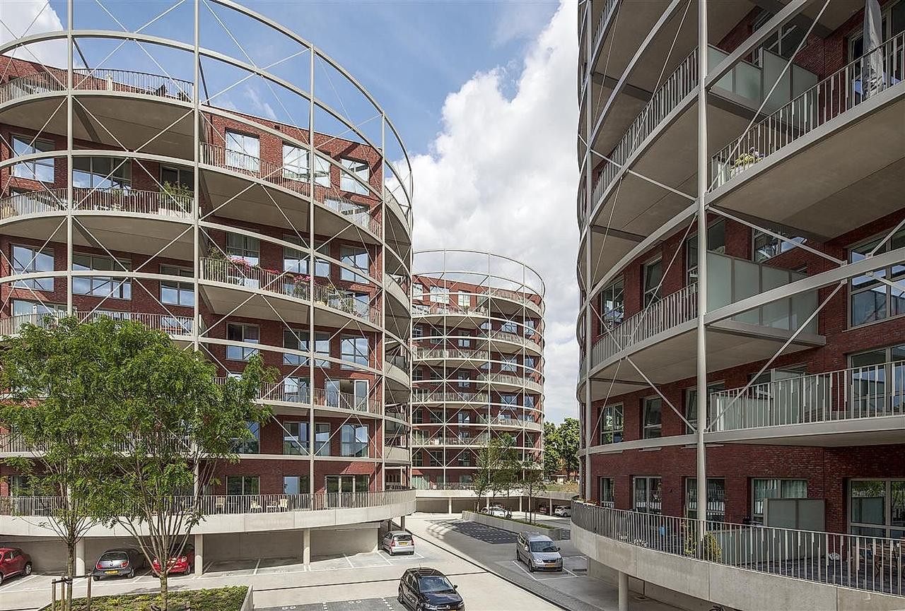 Drie slaapkamers en royaal balkon in Hilversum - Afbeelding 1