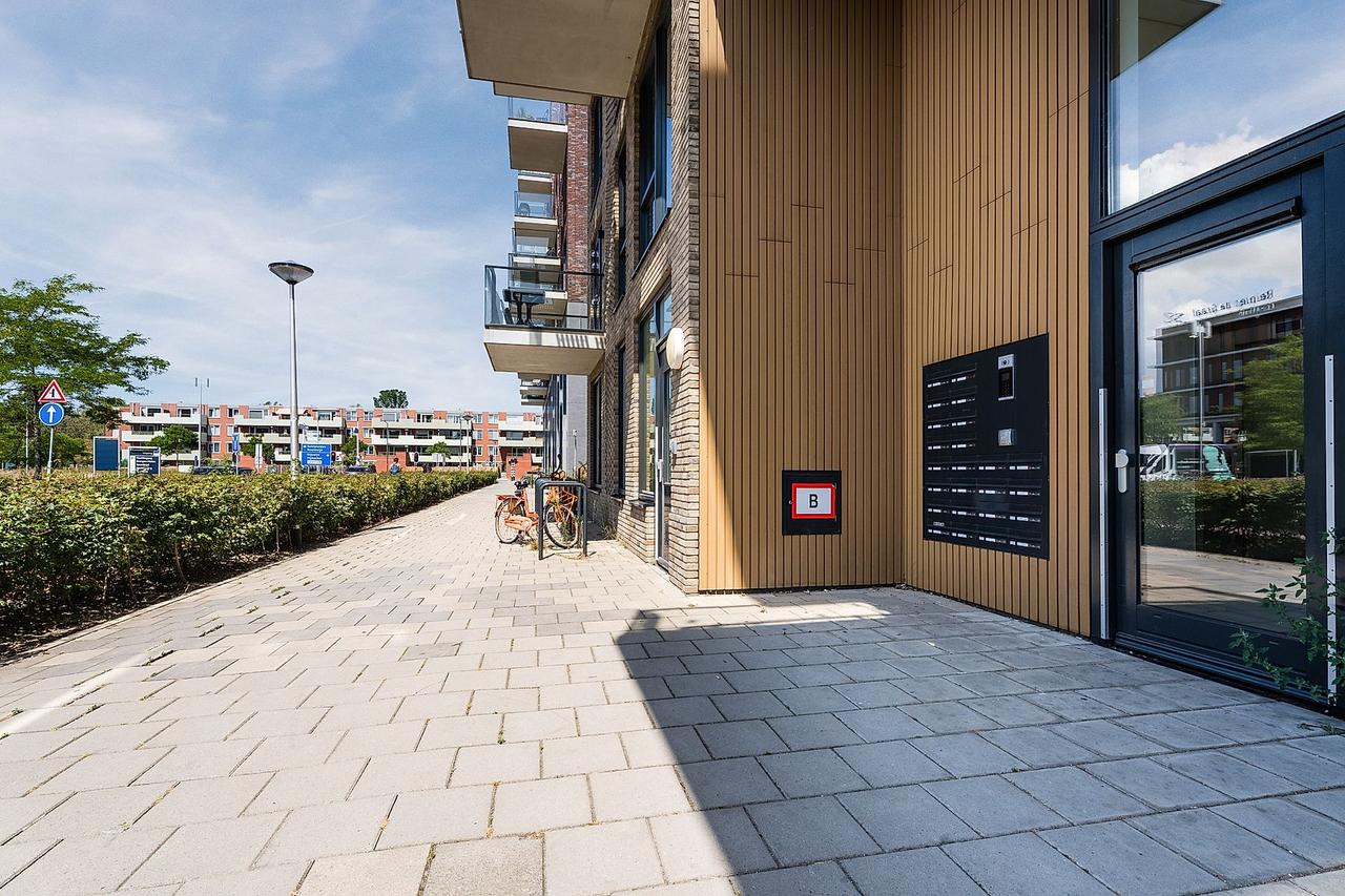 Licht 3-kamerappartement met balkon - Afbeelding 2
