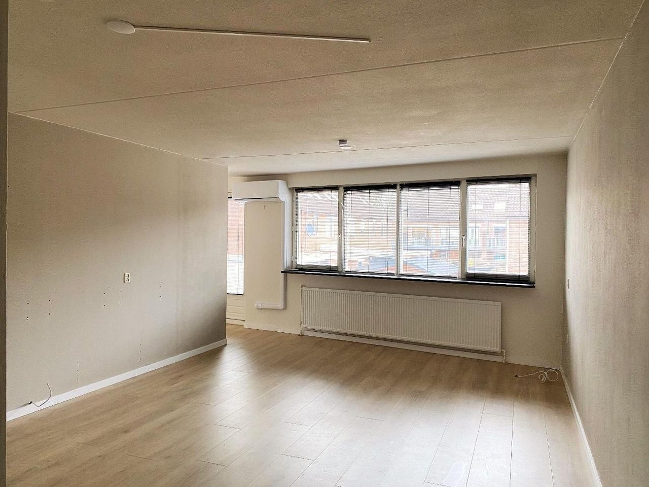 73 m² met twee slaapkamers en balkon - Afbeelding 4