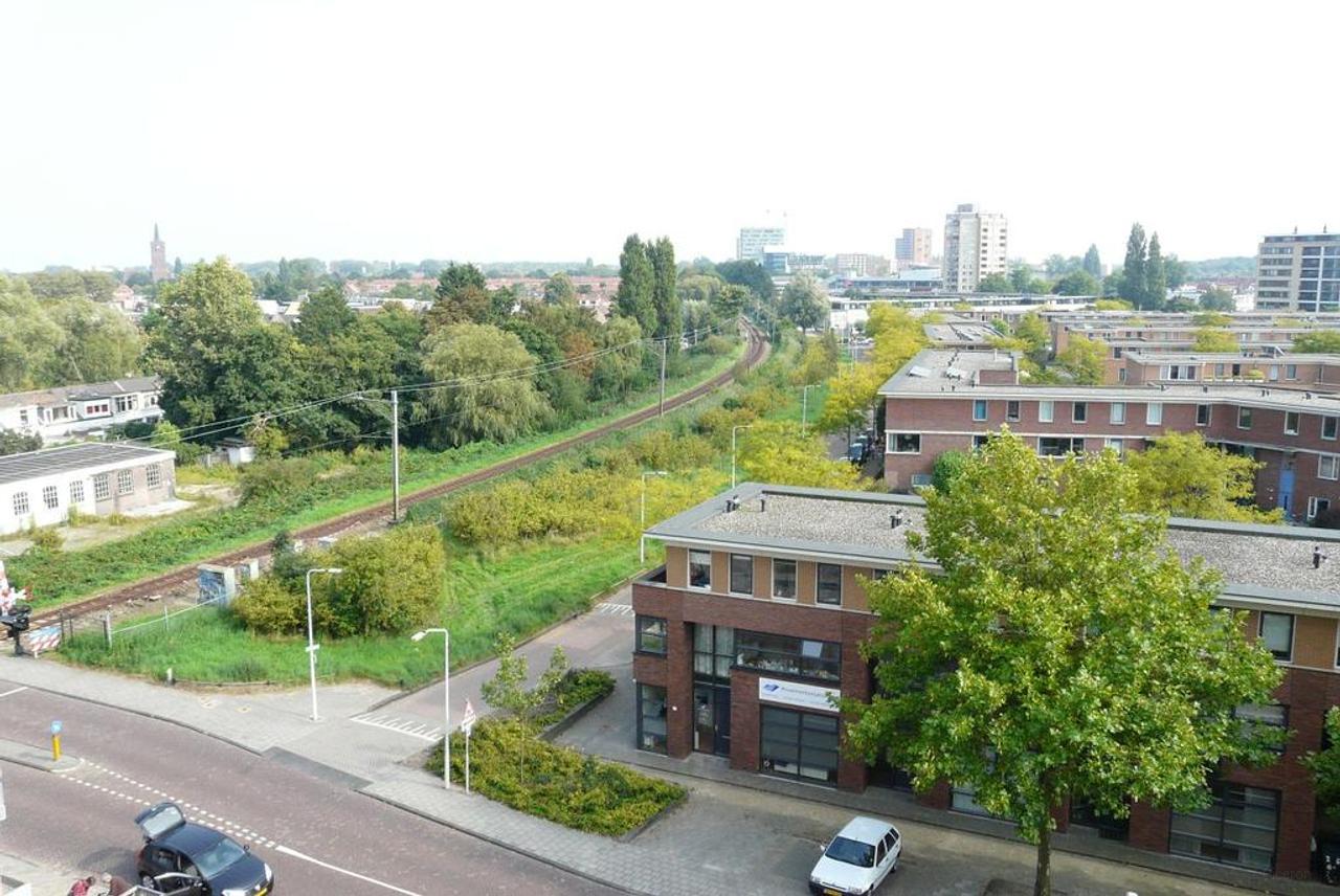 Uninterrupted Views and Sunny Terrace in Leiden - Image 2